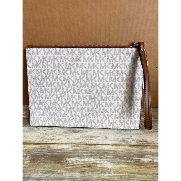 Michael Kors Aspen XL Wristlet MK Vanilla Ski Patch Zip Clutch NWT - Picture 3 of 15